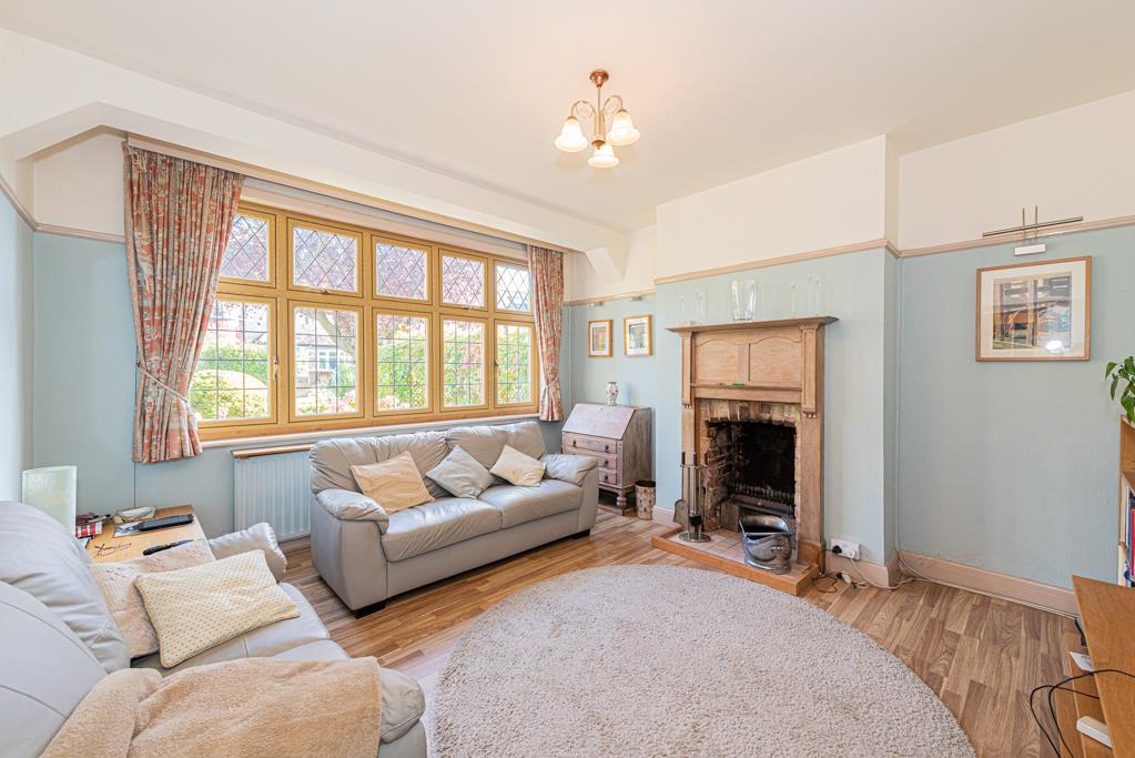 Tattenham Grove, Epsom 4 bed semidetached house £665,000