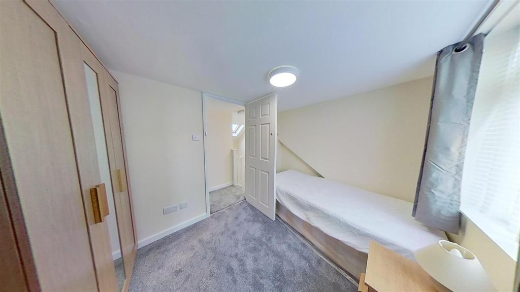 Western Terrace, Portsmouth 1 bed in a house share £425 pcm (£98 pw)