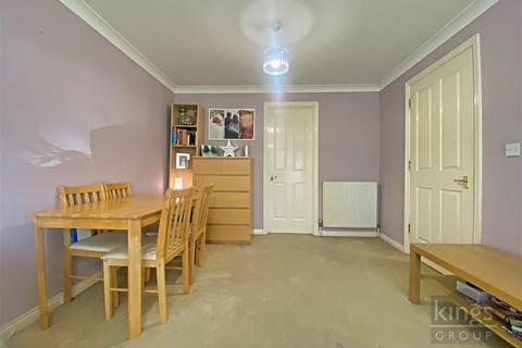 67 Cobham Close, Enfield, EN1 3SD