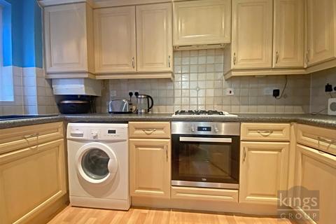 67 Cobham Close, Enfield, EN1 3SD