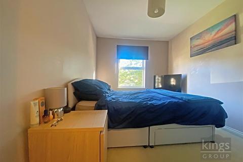 67 Cobham Close, Enfield, EN1 3SD