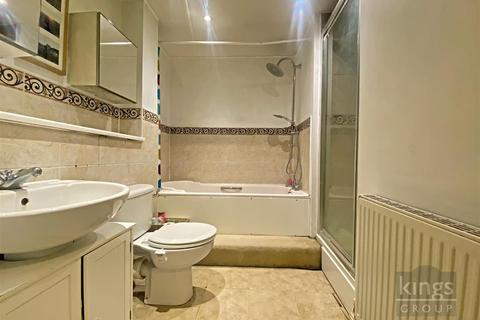 67 Cobham Close, Enfield, EN1 3SD