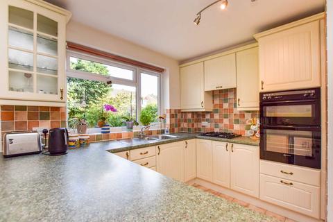 19 Dickensons Grove, Congresbury, Bristol, BS49 5HQ
