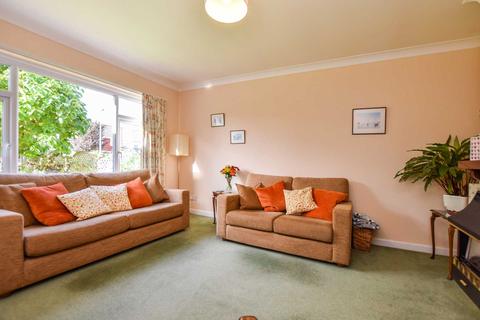 19 Dickensons Grove, Congresbury, Bristol, BS49 5HQ