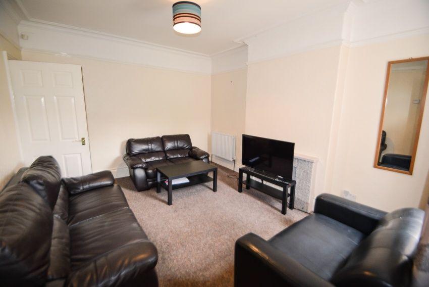 7 Wiseton Road 6 bed terraced house £342 pcm (£79 pw)