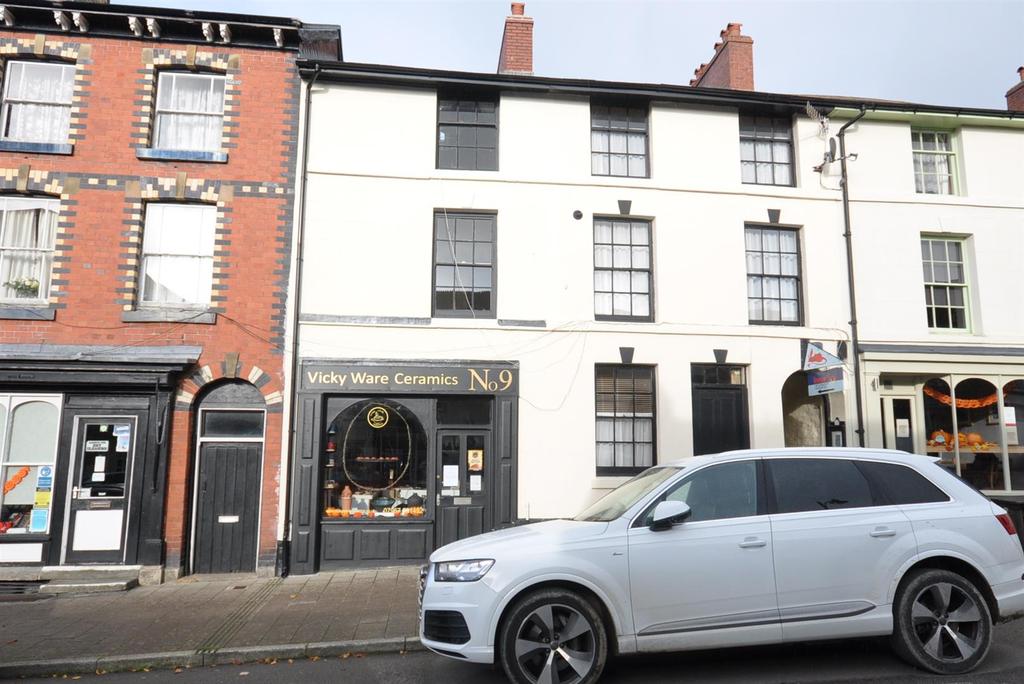 Great Oak St, Llanidloes 2 bed apartment £425 pcm (£98 pw)