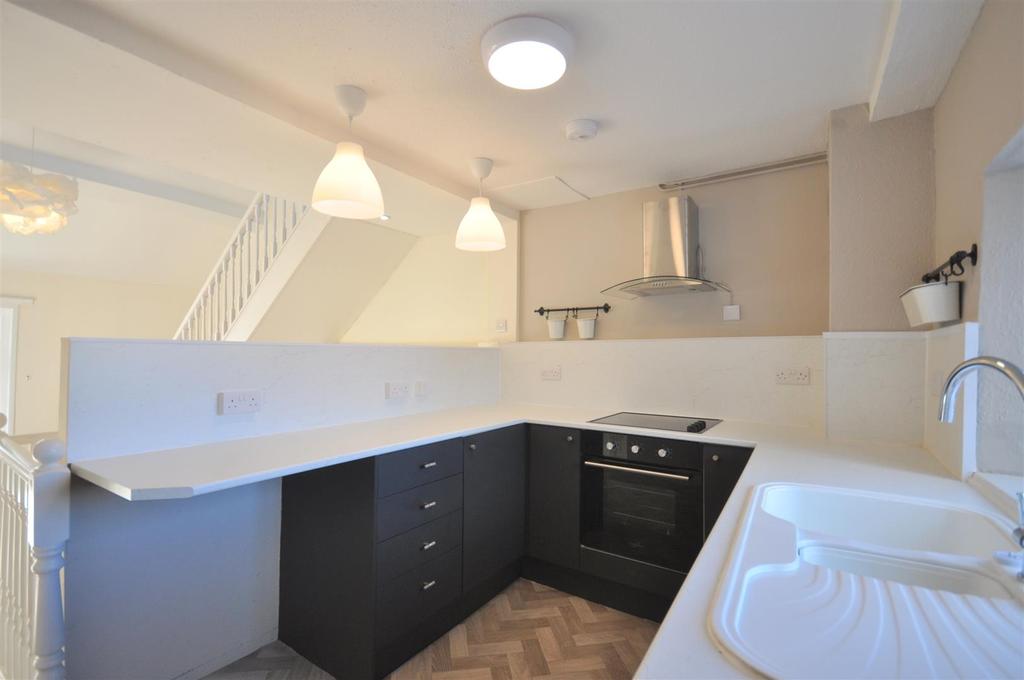 Great Oak St, Llanidloes 2 bed apartment £425 pcm (£98 pw)