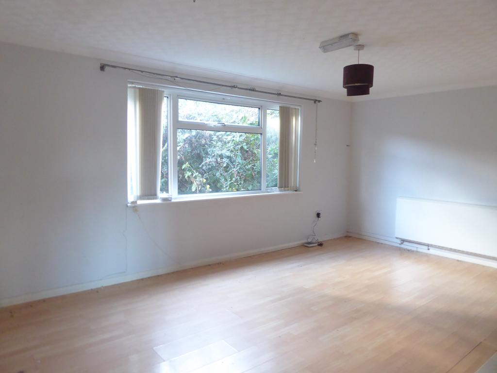 Bretch Hill, Banbury 4 bed semidetached house £210,000