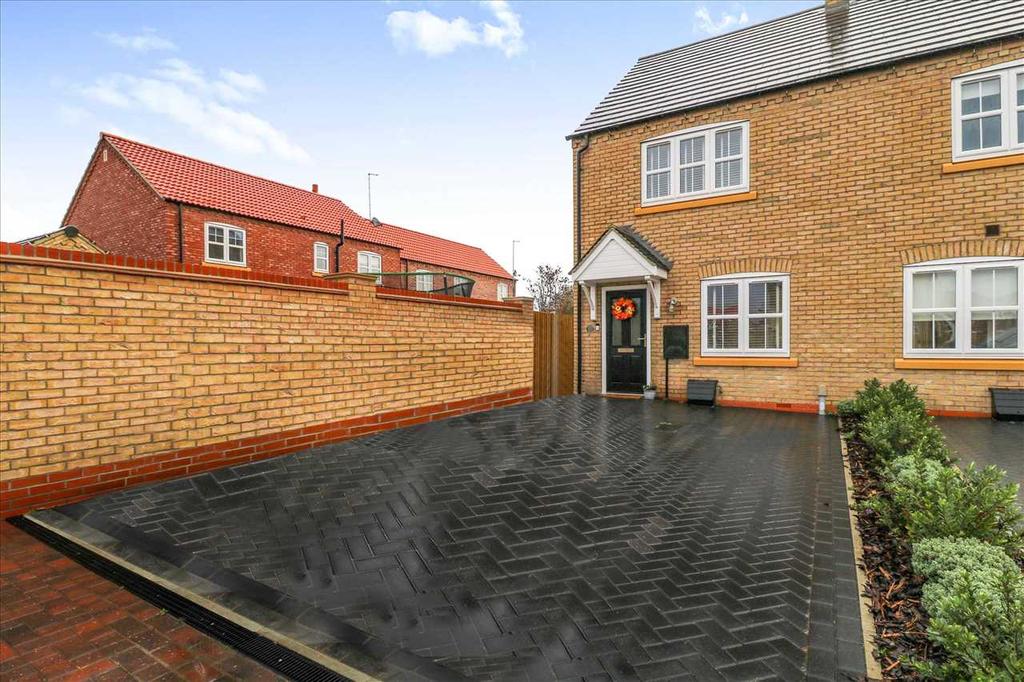 Twell Fields, Welton, Lincoln 2 bed end of terrace house £190,000