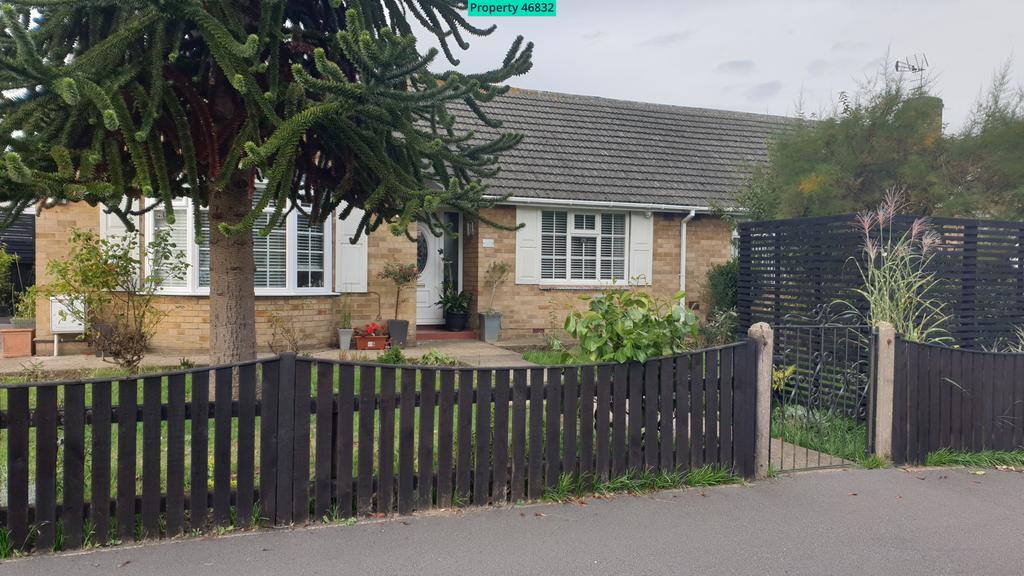 60 Belvedere Drive, Bilton, Hull, HU11 1 bed bungalow £225,000