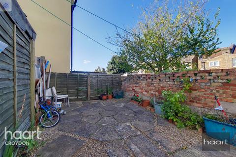31 Stanley Grove, Croydon, CR0 3QW