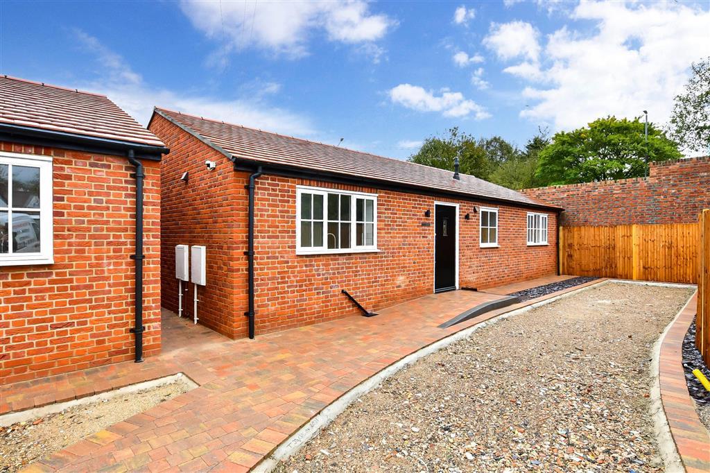 Maidstone Road, Barrow Hill House, Ashford, Kent 3 bed detached