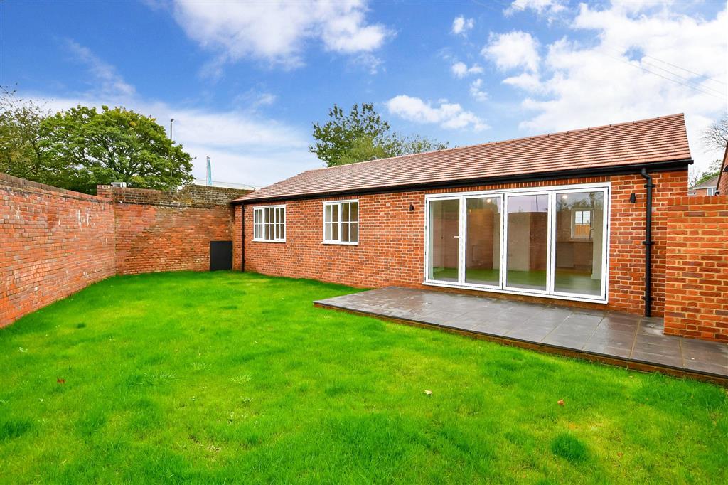 Maidstone Road, Barrow Hill House, Ashford, Kent 3 bed detached