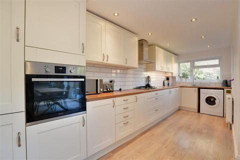 2 Mark Street, Reigate, RH2 0BL