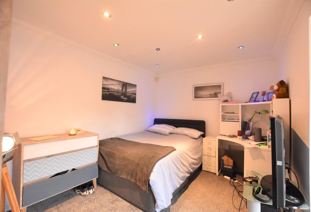 Ground floor bedroom/study