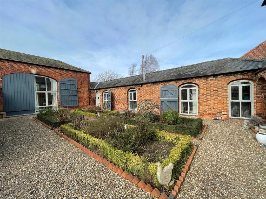 Main Street, SuttononTrent, Newark... 3 bed barn conversion £350,000