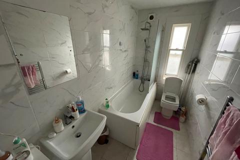 2 bedroom apartment to rent, Church Road, London, SE19