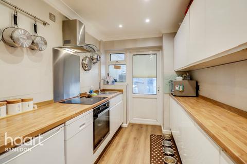 5 Thistledown, Basildon, SS14 1JU