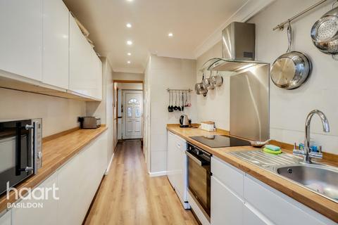 5 Thistledown, Basildon, SS14 1JU