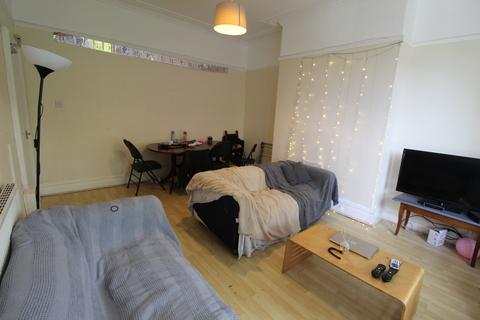 8 bedroom house to rent, Ash Grove, Leeds LS6