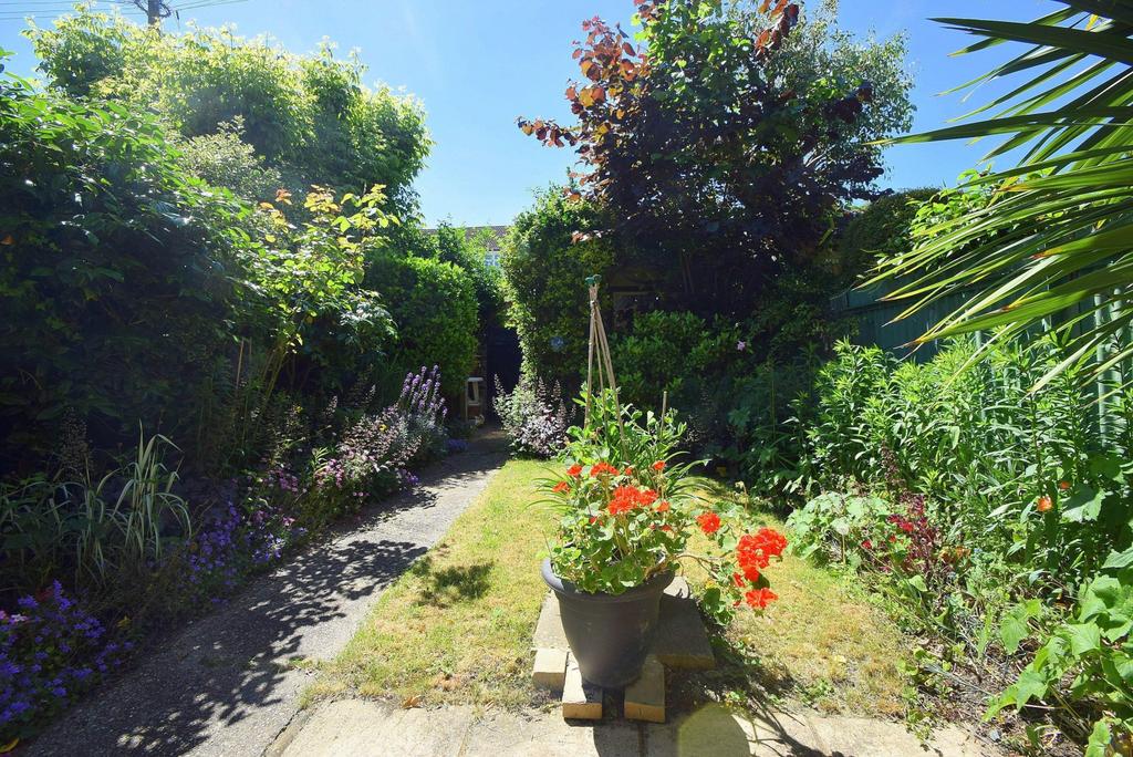 St Leonards Avenue, Windsor, Berkshire, SL4 3 bed terraced house £700,000