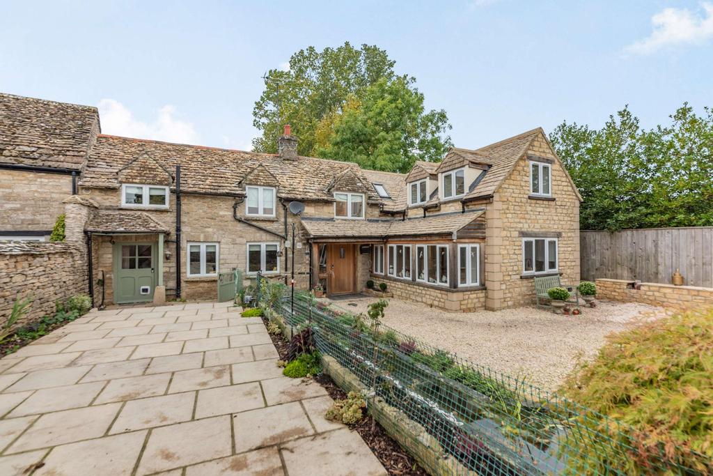 Kent End, Ashton Keynes, Swindon, Wiltshire, SN6 4 bed semidetached