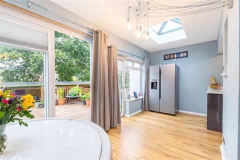 30 Fernheath Way, Dartford, DA2 7PF