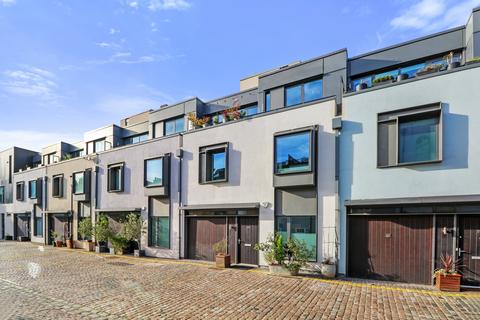 undefined, Munro Mews, Ladbroke Grove