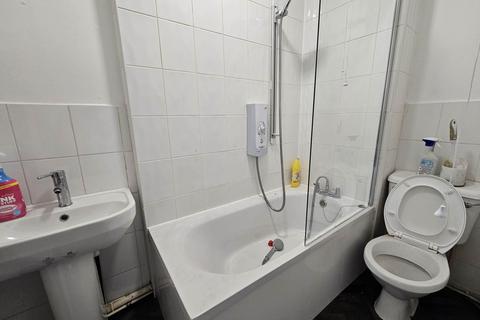 1 bedroom flat to rent, Lees Hall Road, Dewsbury