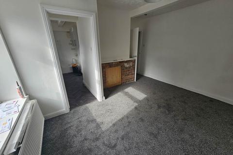 1 bedroom flat to rent, Lees Hall Road, Dewsbury