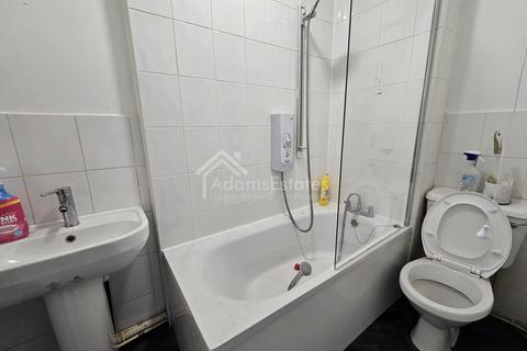 1 bedroom flat to rent, Lees Hall Road, Dewsbury