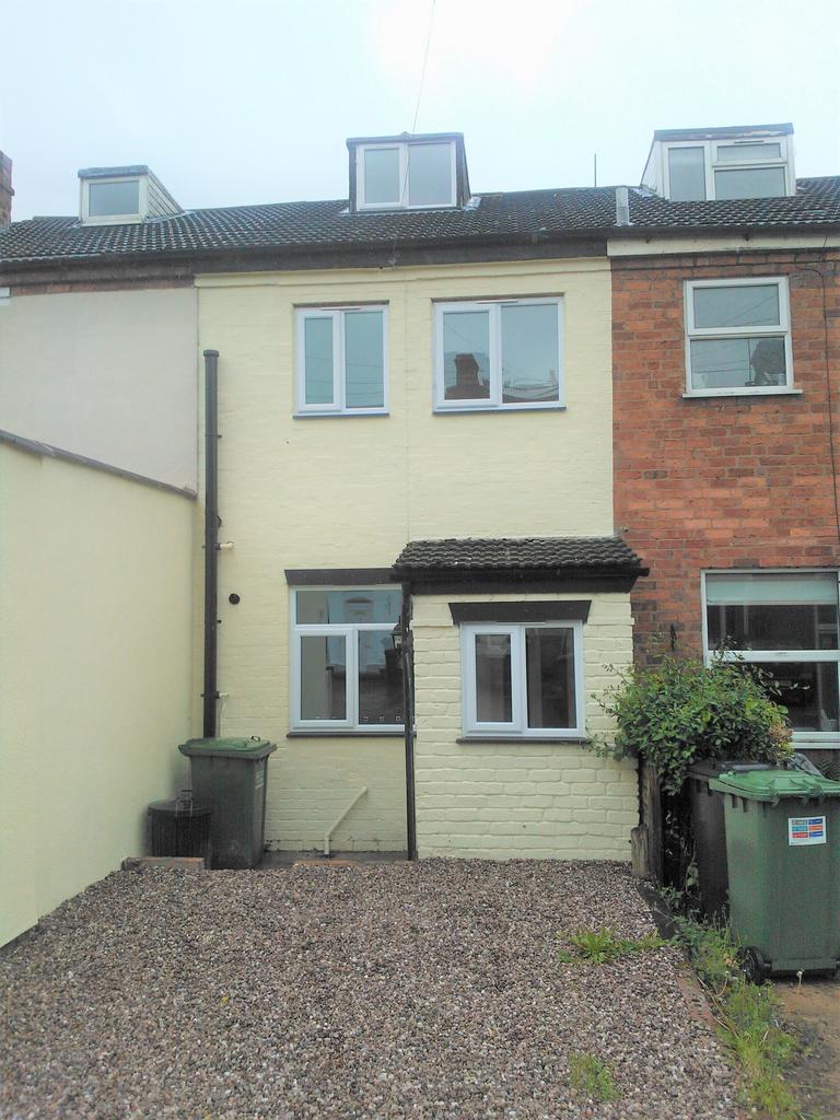 St Terrace, Kidderminster, DY10 3 bed house £695 pcm (£160 pw)