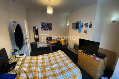 8 bedroom house to rent - Chestnut Avenue, Leeds LS6