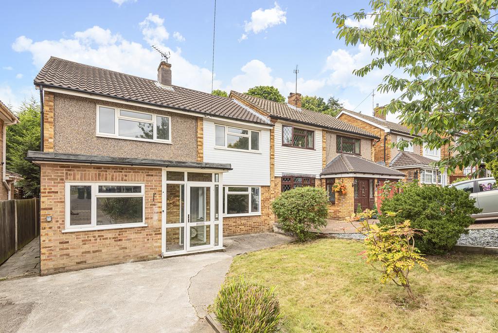 Mansfield Avenue, London, EN4 4 bed semidetached house £700,000