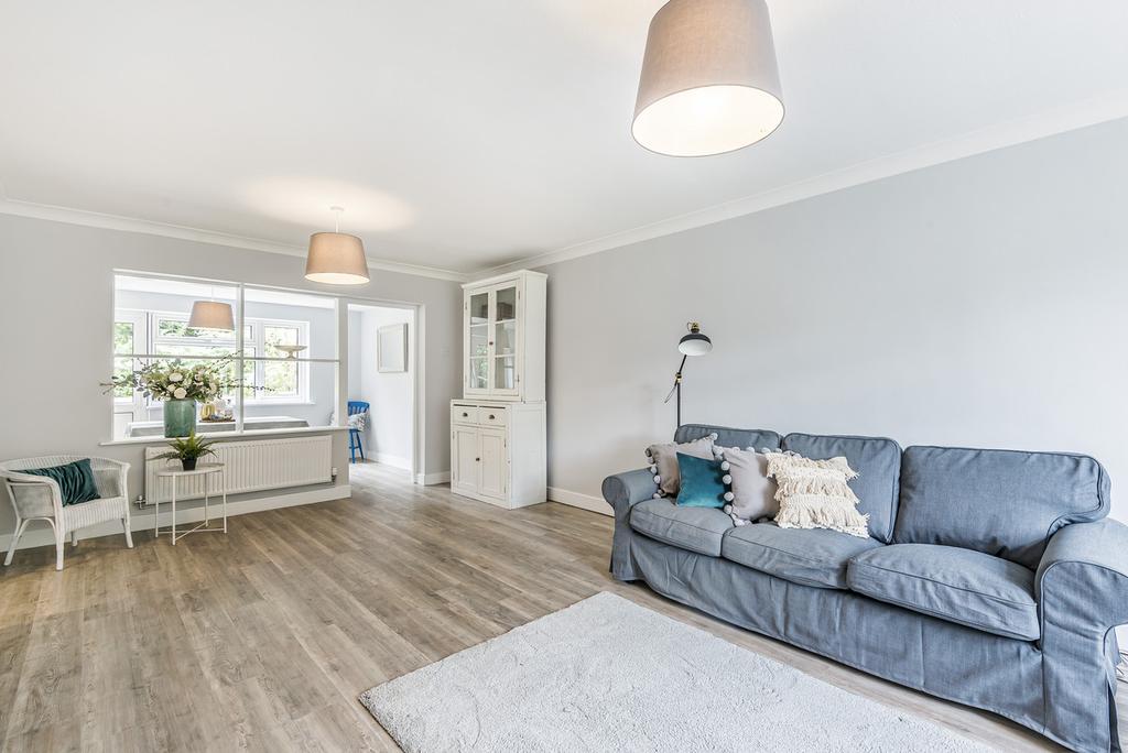 Mansfield Avenue, London, EN4 4 bed semidetached house £700,000