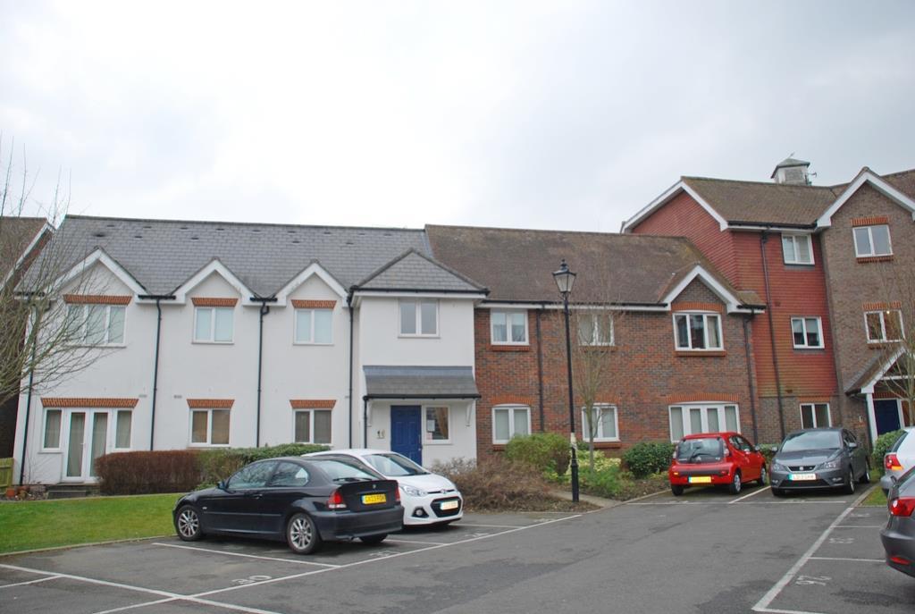 Princess Court, Gordon Road, Haywards Heath, West Sussex, RH16 1EF 2 bed flat £895 pcm (£207 pw)