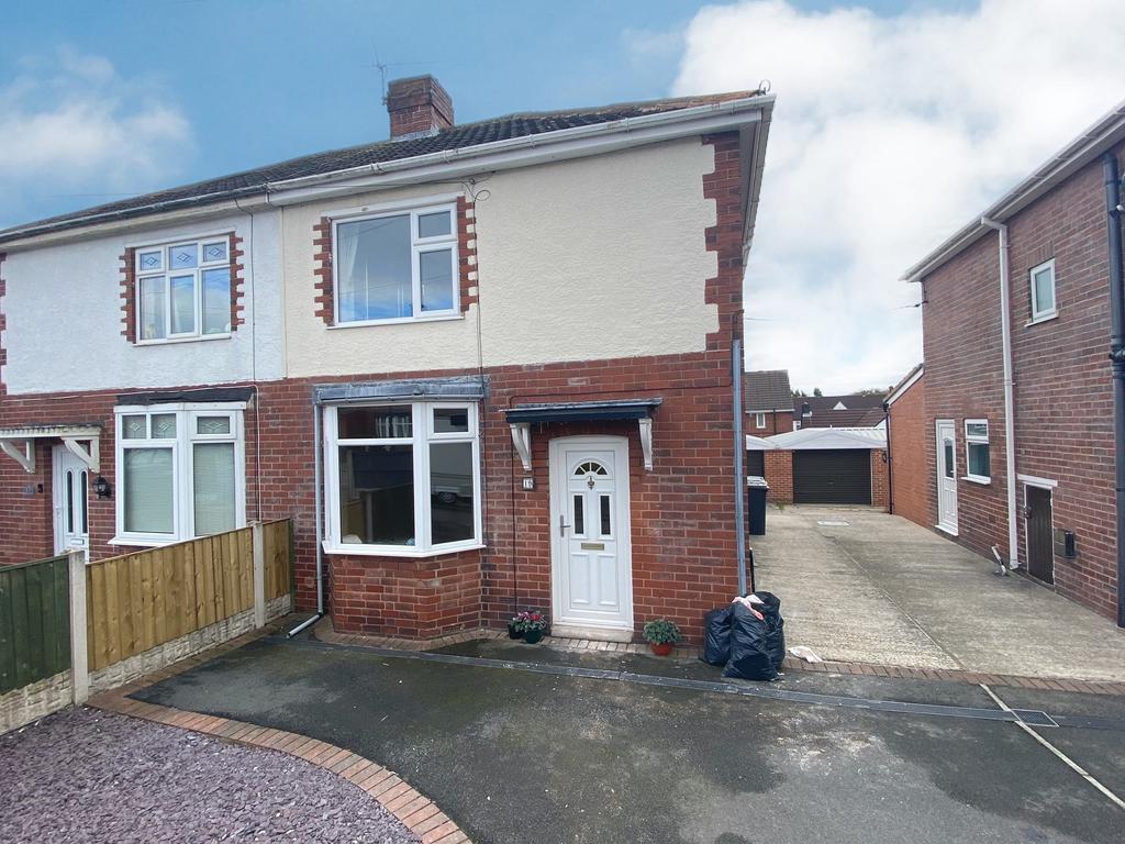 Rayleigh Avenue, Brimington... 3 bed semidetached house £695 pcm (£