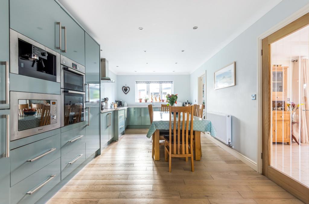 Lane, Horton Heath, Hampshire, SO50 5 bed detached house £