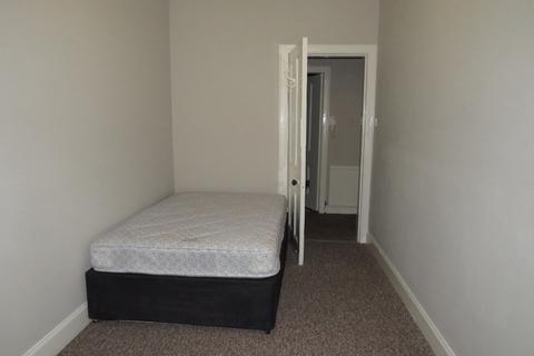 2 bedroom flat to rent, Bruce Street, Stirling Town, Stirling, FK8