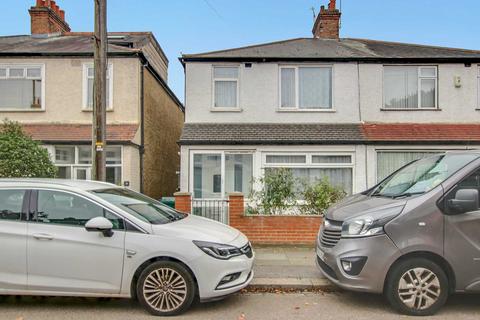 22 Balfour Grove, London, N20 0SJ