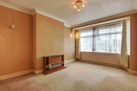 22 Balfour Grove, London, N20 0SJ