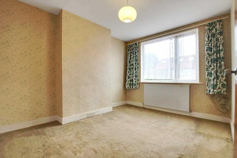 22 Balfour Grove, London, N20 0SJ