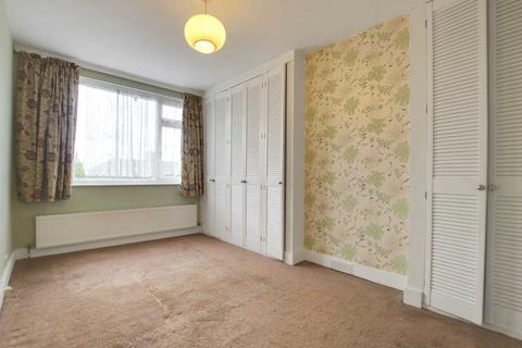 22 Balfour Grove, London, N20 0SJ