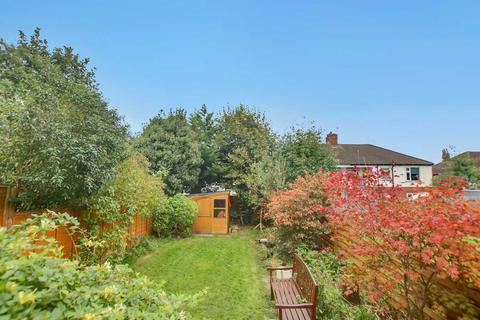 22 Balfour Grove, London, N20 0SJ