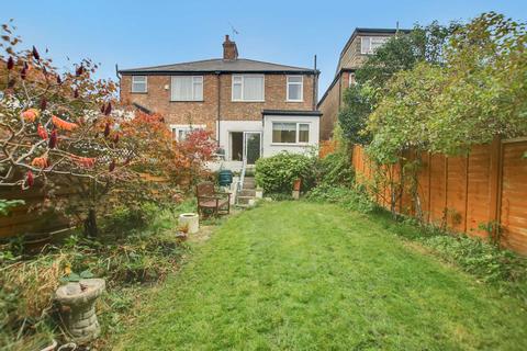 22 Balfour Grove, London, N20 0SJ