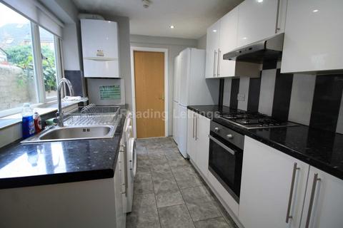 5 bedroom terraced house to rent, Brighton Road, Reading