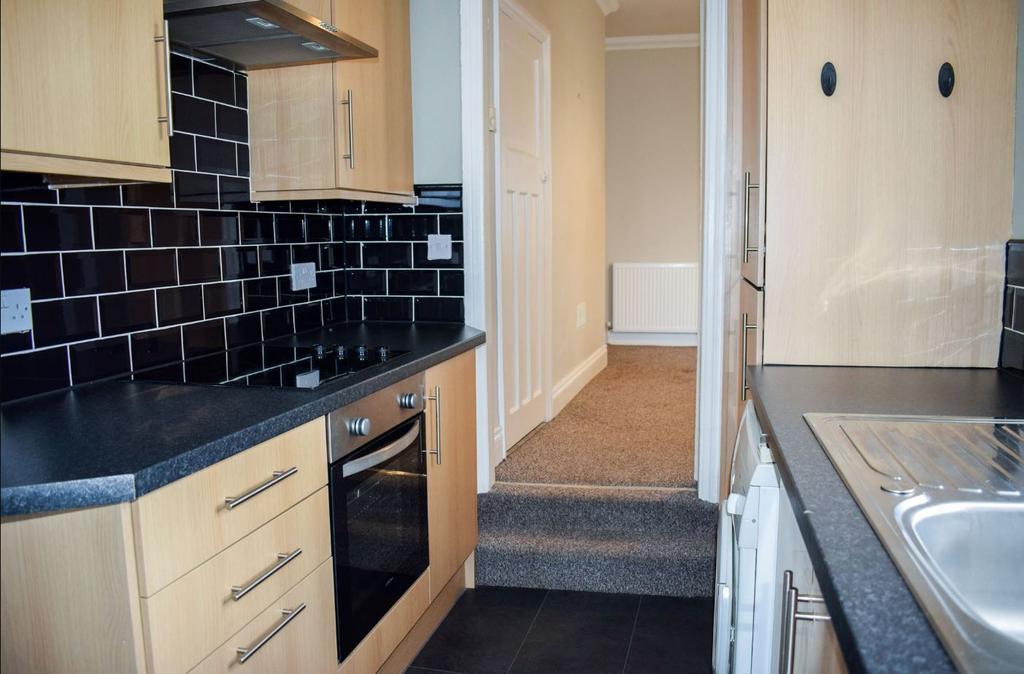 Prince Consort Road, Hebburn, Tyne... 5 bed flat £45,000
