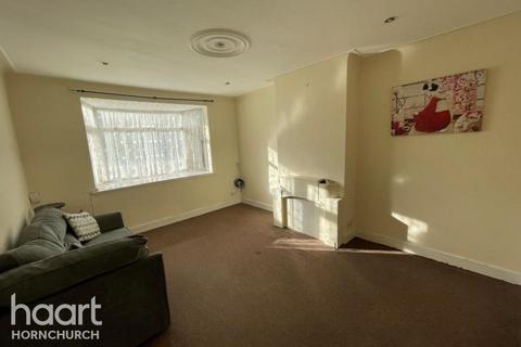 2 bedroom apartment to rent, High Street, Hornchurch
