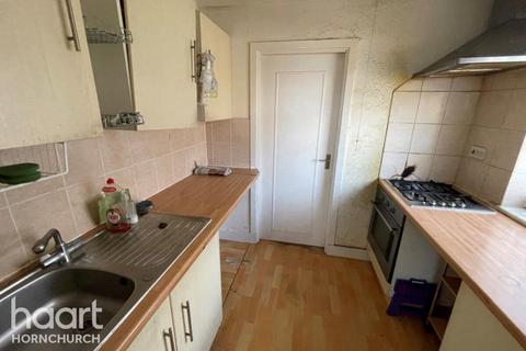 2 bedroom apartment to rent, High Street, Hornchurch