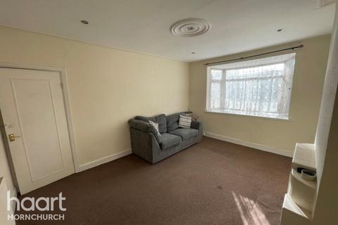 2 bedroom apartment to rent, High Street, Hornchurch